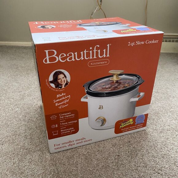 Beautiful 2 Qt Slow Cooker Crock Pot with Scrub Mommy White Icing NEW IN BOX - Picture 3 of 8